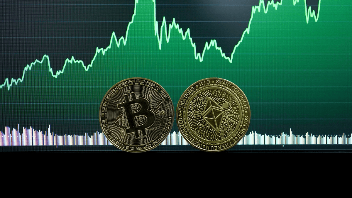 Bitcoin Rebounds as Whales Keep Buying Despite ETF Outflows