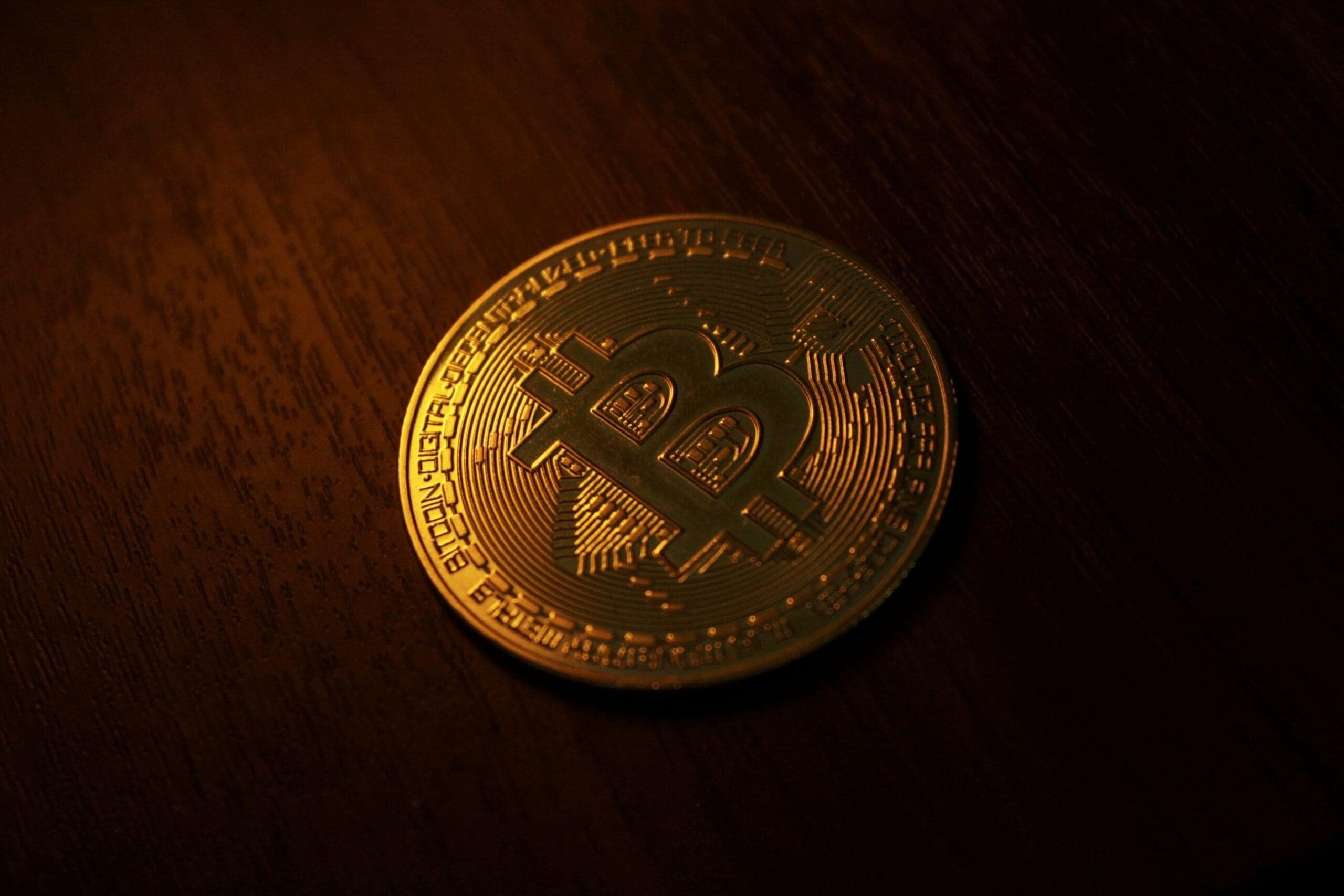 BTC falls below $83,000, down 1.10% on the day