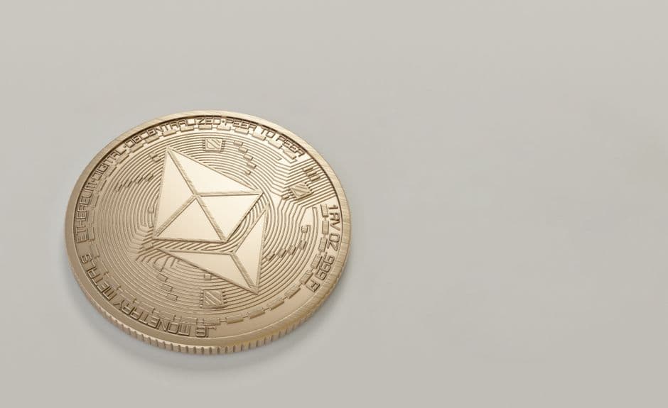 A whale or institutional investor continues to take profits on 30,825 ETH, logging total accumulated profits of $72.83 million.