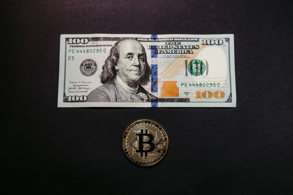US pre-market Nasdaq 100 futures fell 0.91%, with semiconductor, storage, optical communication and crypto-related stocks declining across the board.