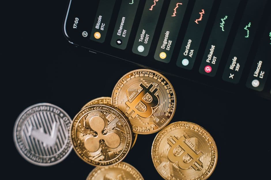Trader's short positions on BTC, ETH, SOL, XRP and DOGE all in profit, with unrealized gains of $586,000